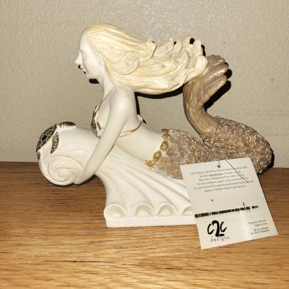 C2C Designs Other - NWT's C2C Designs Mermaid Lying on Shell w/ Turtles Figurine Sculpture